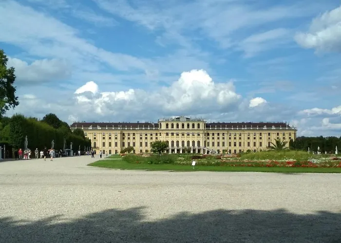 Mariahilfer 4 Min To The Shopping Center And Schoenbrunn Palace Апартаменты