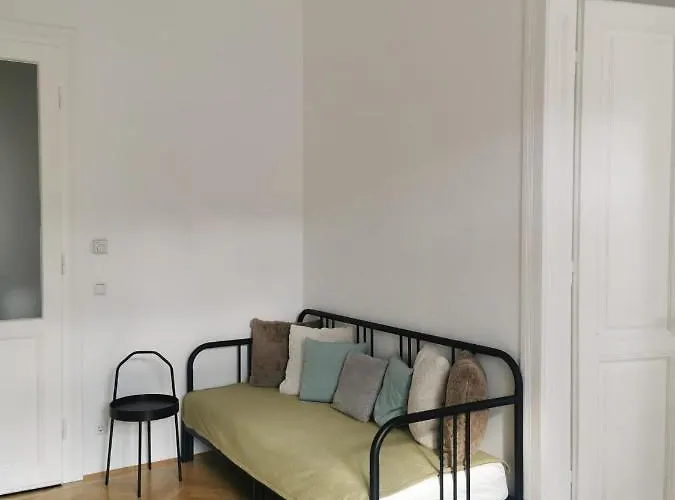 Mariahilfer 4 Min To The Shopping Center And Schoenbrunn Palace Апартаменты