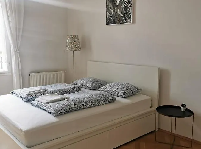 Апартаменты Mariahilfer 4 Min To The Shopping Center And Schoenbrunn Palace *