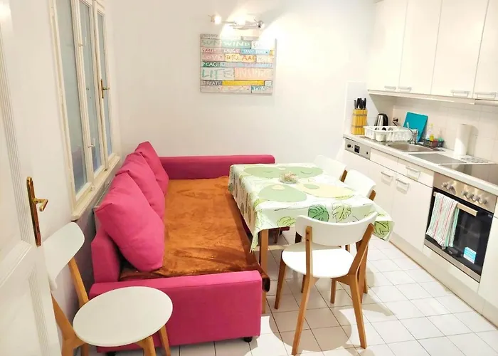 Апартаменты Mariahilfer 4 Min To The Shopping Center And Schoenbrunn Palace