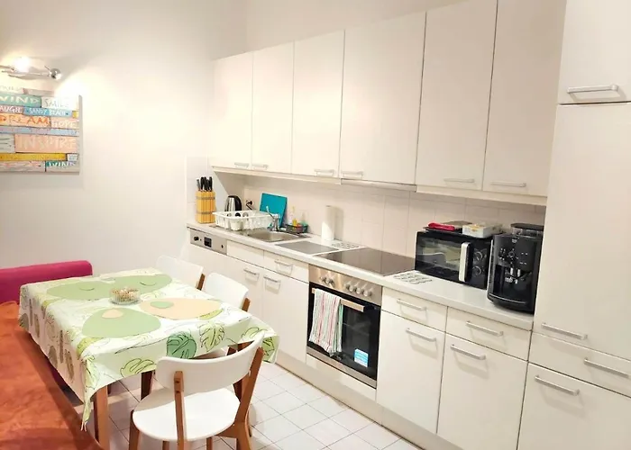 Апартаменты Mariahilfer 4 Min To The Shopping Center And Schoenbrunn Palace Вена