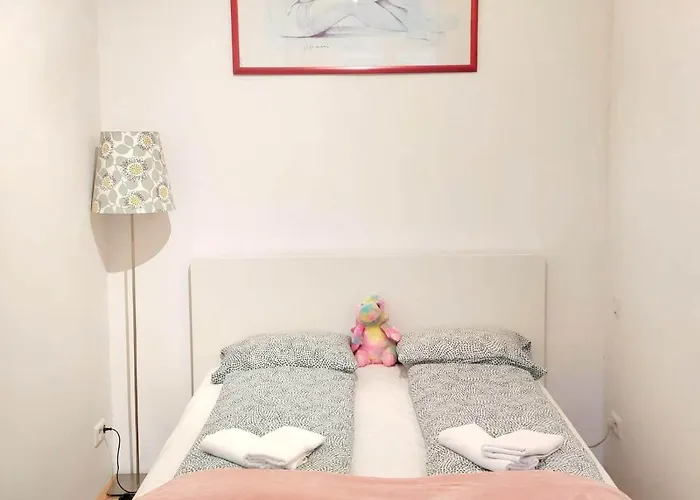 Апартаменты Mariahilfer 4 Min To The Shopping Center And Schoenbrunn Palace Вена
