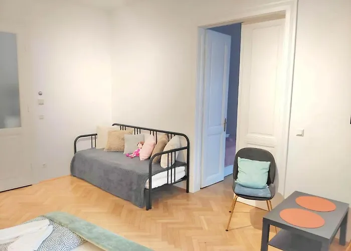 Апартаменты Mariahilfer 4 Min To The Shopping Center And Schoenbrunn Palace *